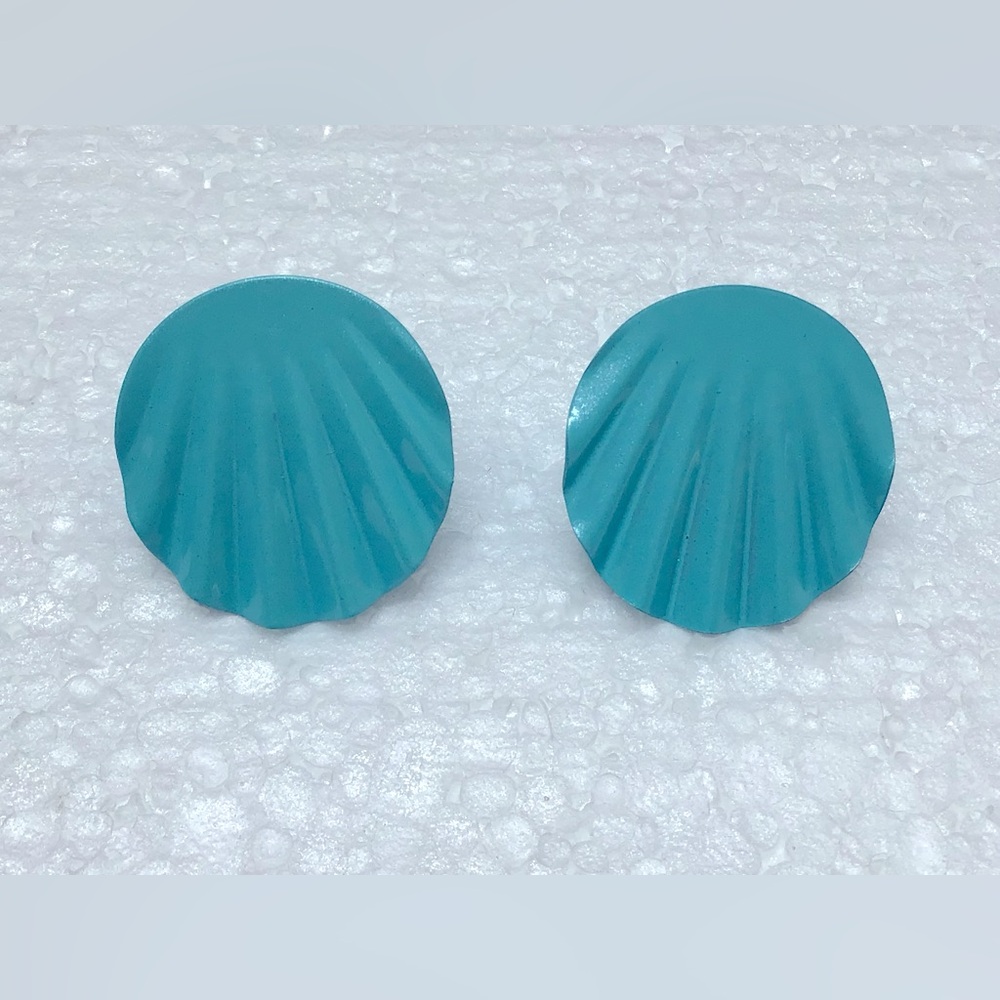 Costume CLIP ladies vintage earrings. EUC.
